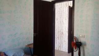 Проживание в семье Natalia House Кобулети Трехместный номер с ванной комнатой-2
